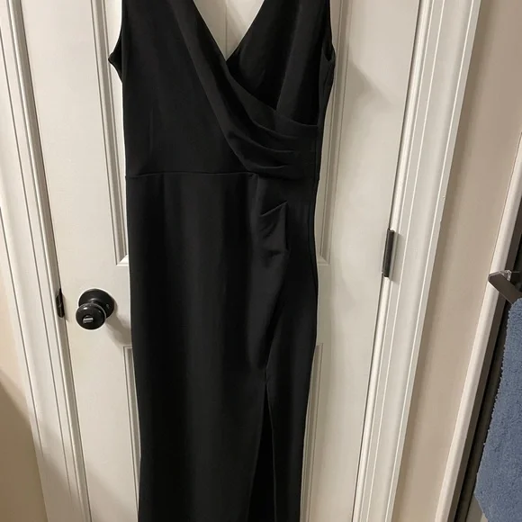 Black formal long dress - Picture 3 of 7